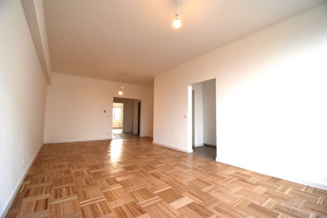 Volledig gerenoveerd 2-slaapkamer appartement