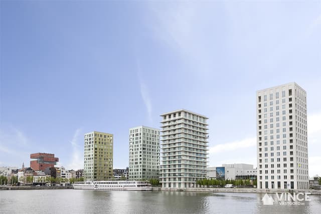 Groot appartement met hoge plafonds en uitzonderlijk uitzicht